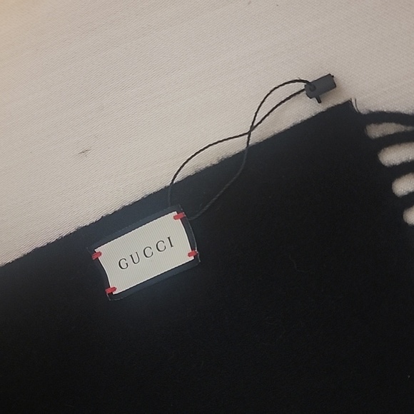 Authentic Vintage GUCC long scarf 85% wool 15% cashmere - Picture 6 of 9